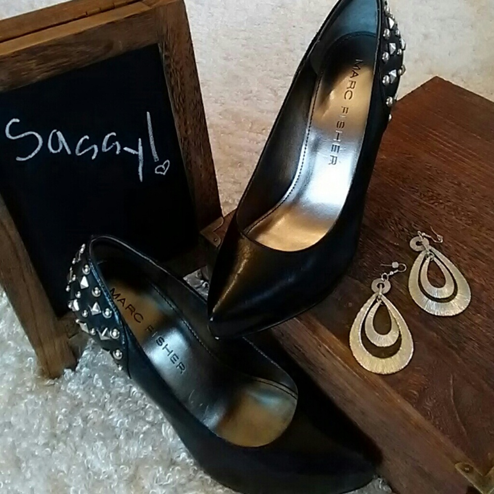 Pyramid and Circle Rockstud Pumps